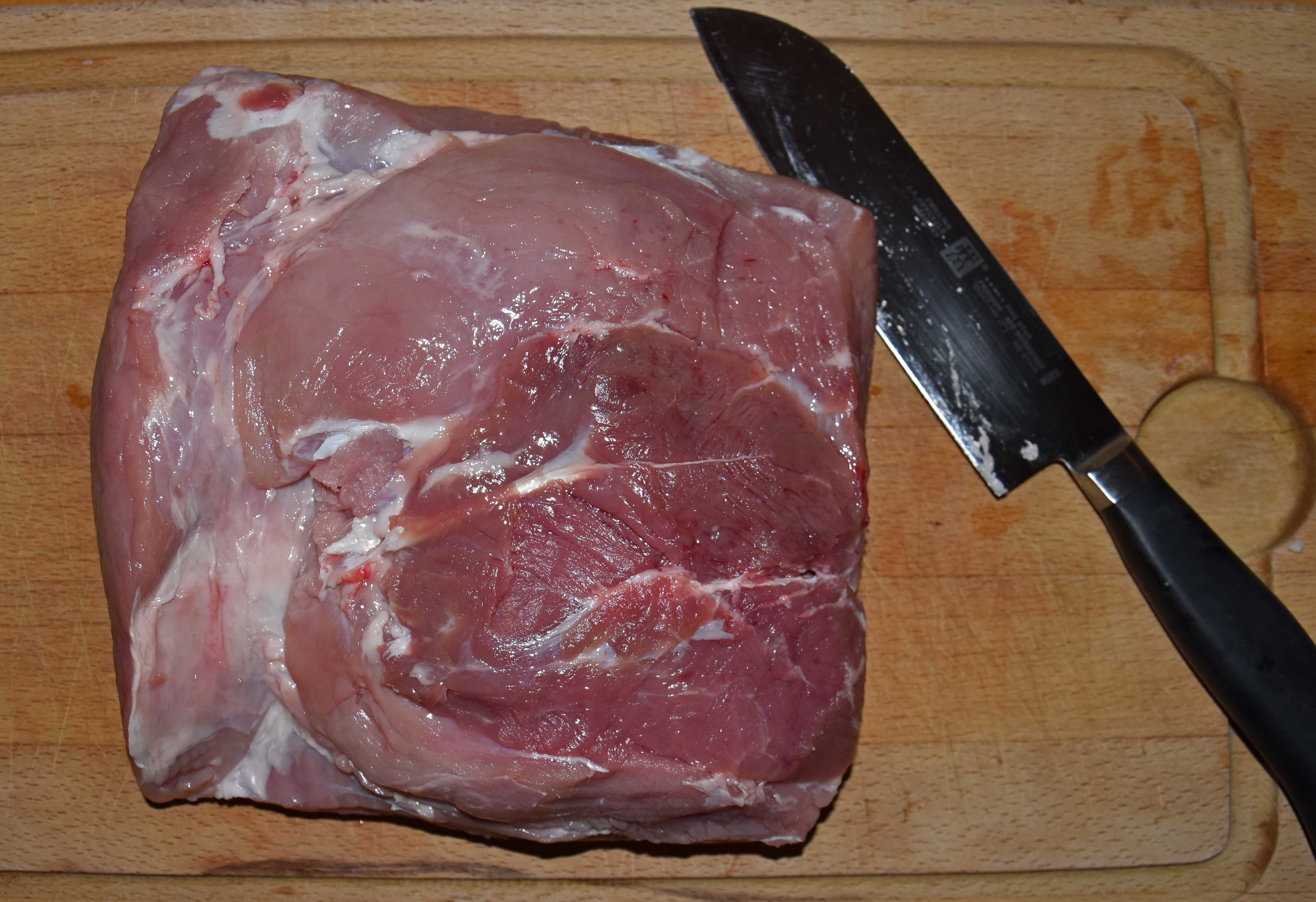 Schinken-Fleisch-saeubern-vor-dem-Poekeln